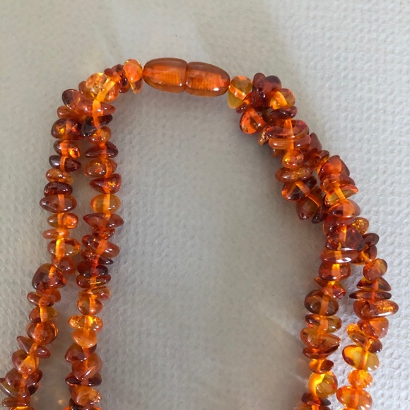 Pressed amber/resin vintage necklace double strand - Picture 2 of 3